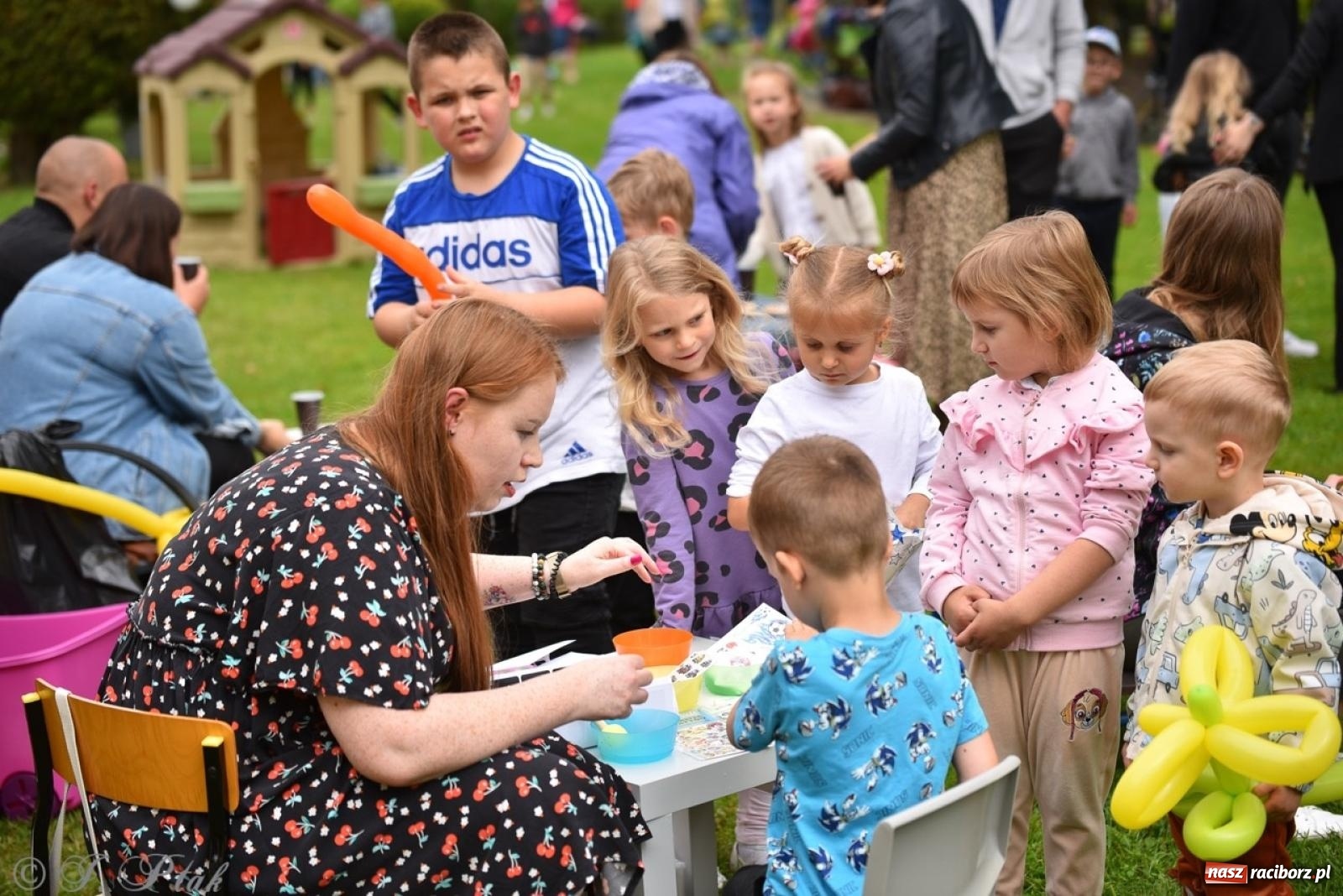 Zdjęcie w galerii na portalu naszraciborz.pl: Rodzinna przygoda w Przedszkolu nr 20 – festyn pełen radości i atrakcji [FOTO i WIDEO] wiadomości z regionu