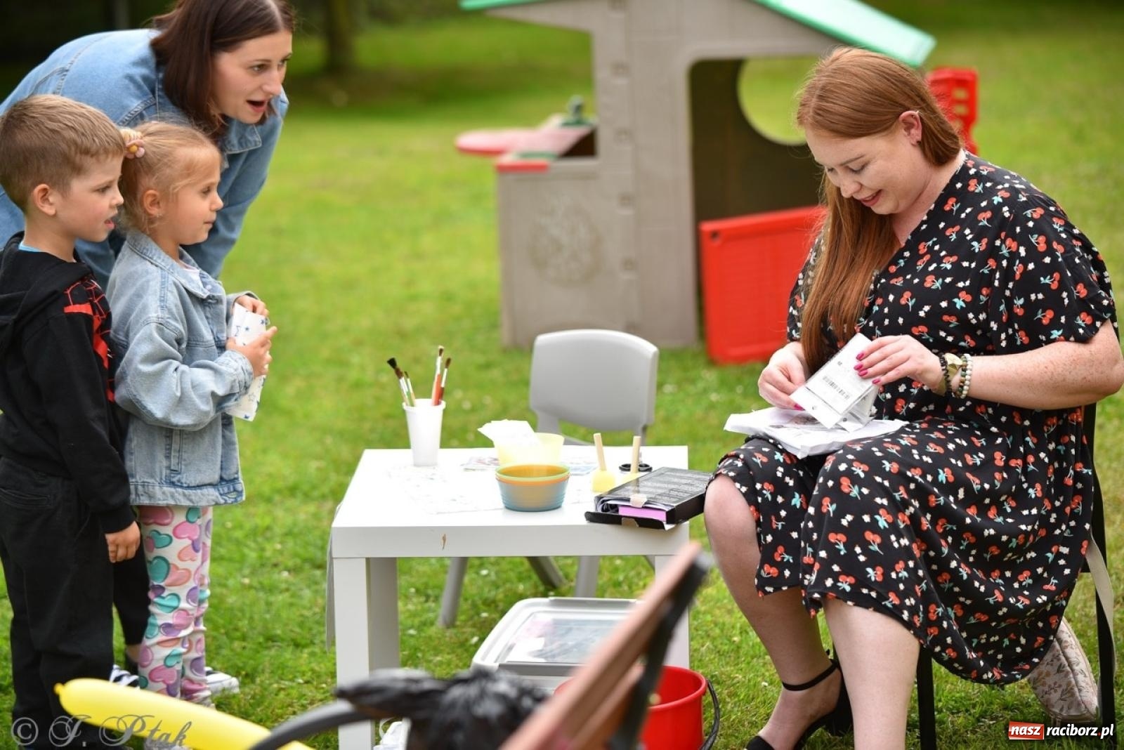 Zdjęcie w galerii na portalu naszraciborz.pl: Rodzinna przygoda w Przedszkolu nr 20 – festyn pełen radości i atrakcji [FOTO i WIDEO] wiadomości z regionu