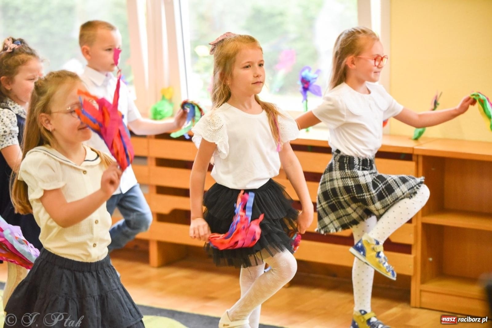 Zdjęcie w galerii na portalu naszraciborz.pl: Rodzinna przygoda w Przedszkolu nr 20 – festyn pełen radości i atrakcji [FOTO i WIDEO] wiadomości z regionu