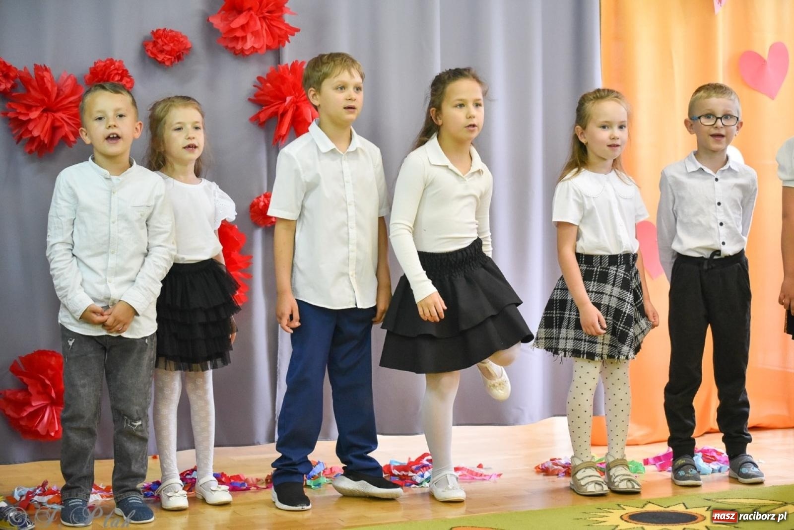 Zdjęcie w galerii na portalu naszraciborz.pl: Rodzinna przygoda w Przedszkolu nr 20 – festyn pełen radości i atrakcji [FOTO i WIDEO] wiadomości z regionu