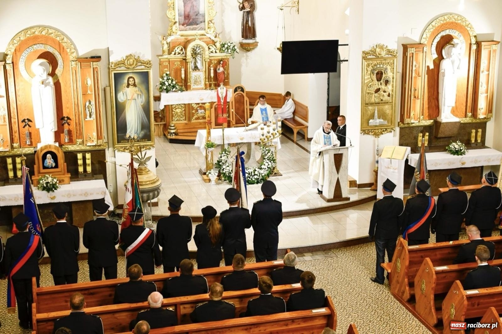 Zdjęcie w galerii na portalu naszraciborz.pl: 100 lat OSP Pogrzebień i nowy sztandar. Uroczystości z odznaczeniami i czeskim akcentem [FOTO i WIDEO] wiadomości z regionu