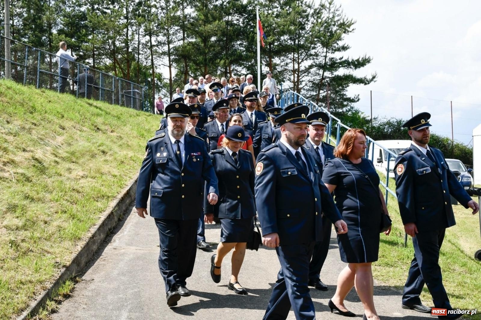 Zdjęcie w galerii na portalu naszraciborz.pl: 100 lat OSP Pogrzebień i nowy sztandar. Uroczystości z odznaczeniami i czeskim akcentem [FOTO i WIDEO] wiadomości z regionu