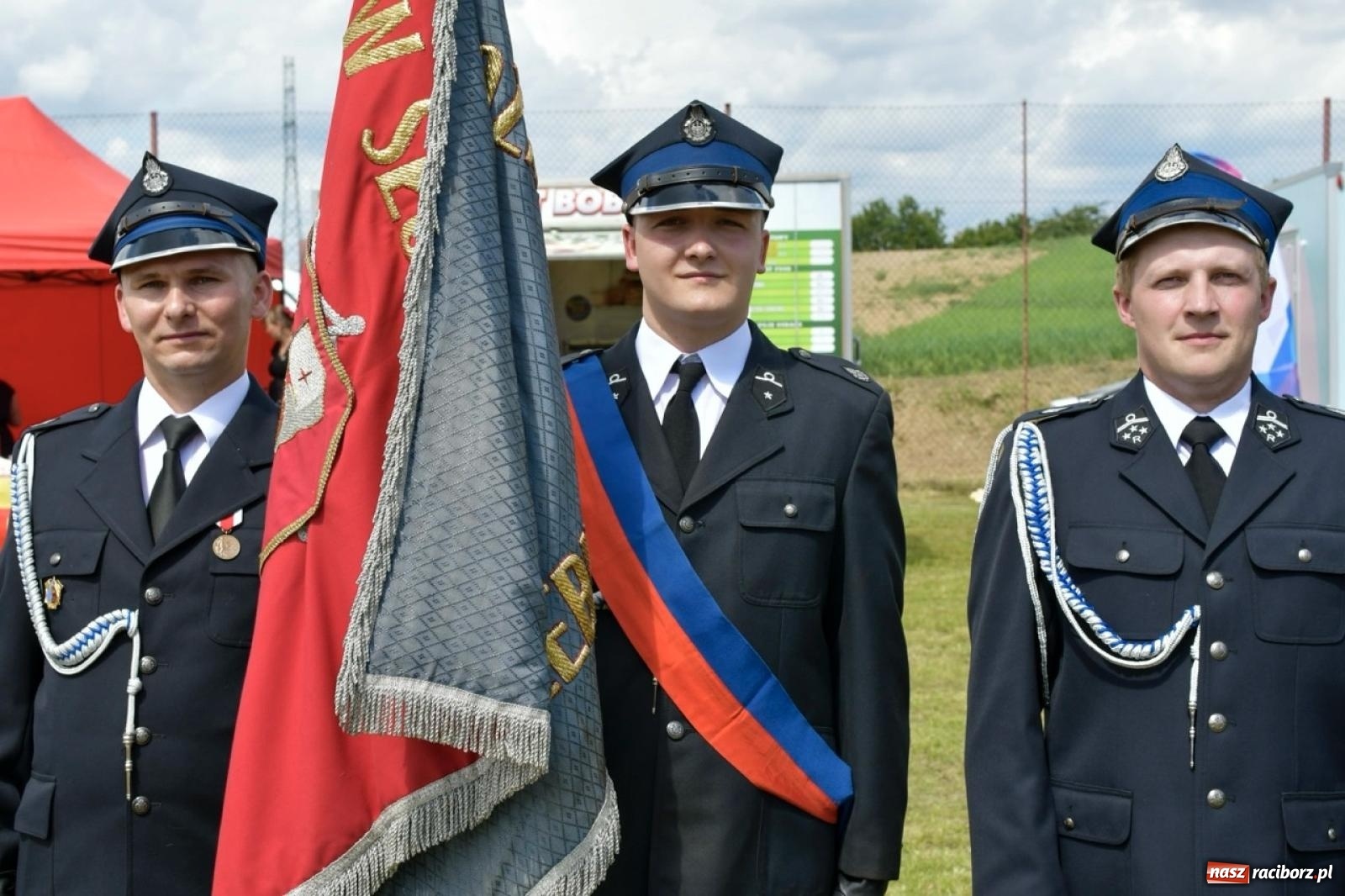 Zdjęcie w galerii na portalu naszraciborz.pl: 100 lat OSP Pogrzebień i nowy sztandar. Uroczystości z odznaczeniami i czeskim akcentem [FOTO i WIDEO] wiadomości z regionu
