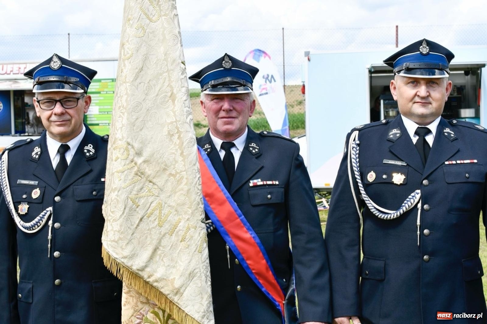 Zdjęcie w galerii na portalu naszraciborz.pl: 100 lat OSP Pogrzebień i nowy sztandar. Uroczystości z odznaczeniami i czeskim akcentem [FOTO i WIDEO] wiadomości z regionu