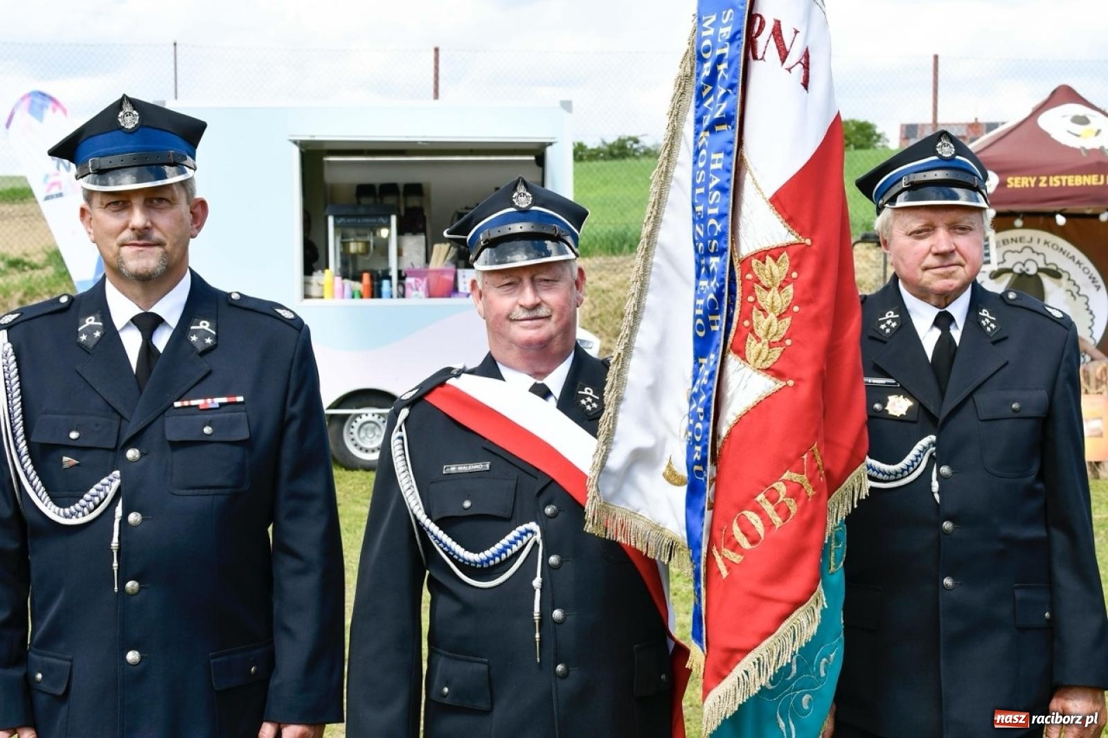 Zdjęcie w galerii na portalu naszraciborz.pl: 100 lat OSP Pogrzebień i nowy sztandar. Uroczystości z odznaczeniami i czeskim akcentem [FOTO i WIDEO] wiadomości z regionu
