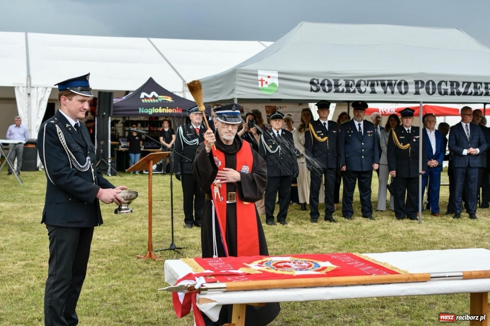 Zdjęcie w galerii na portalu naszraciborz.pl: 100 lat OSP Pogrzebień i nowy sztandar. Uroczystości z odznaczeniami i czeskim akcentem [FOTO i WIDEO] wiadomości z regionu