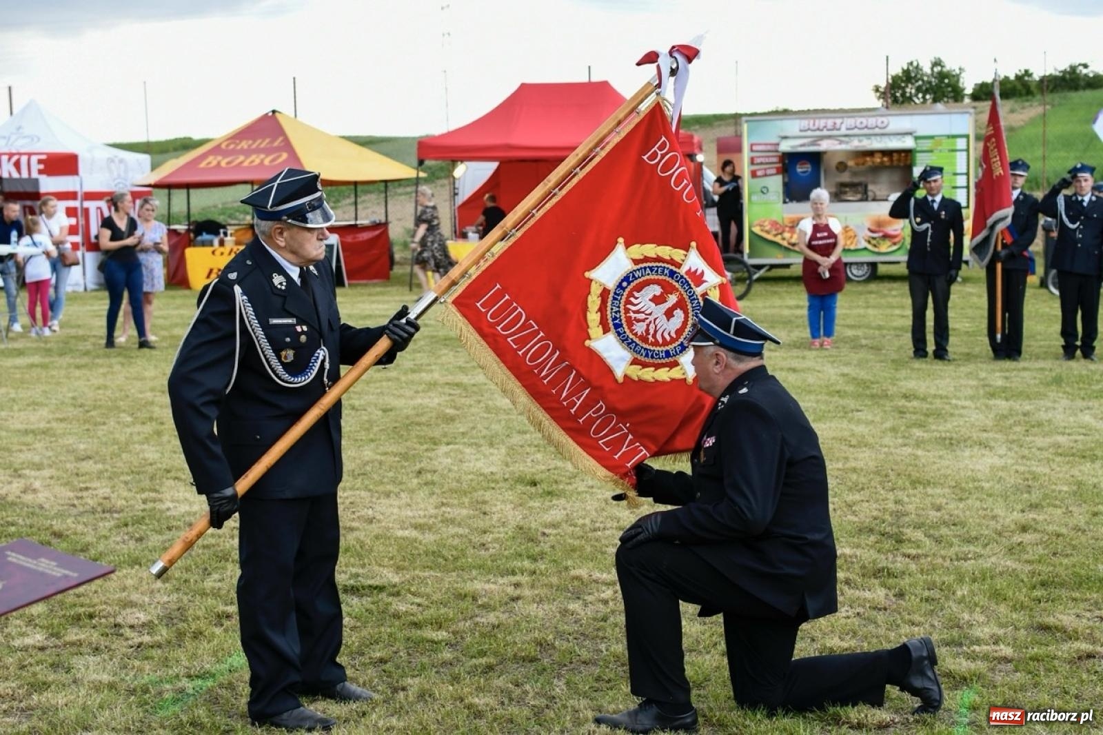 Zdjęcie w galerii na portalu naszraciborz.pl: 100 lat OSP Pogrzebień i nowy sztandar. Uroczystości z odznaczeniami i czeskim akcentem [FOTO i WIDEO] wiadomości z regionu