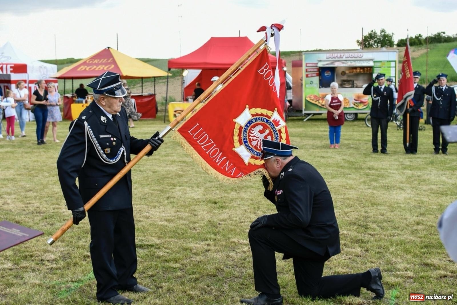 Zdjęcie w galerii na portalu naszraciborz.pl: 100 lat OSP Pogrzebień i nowy sztandar. Uroczystości z odznaczeniami i czeskim akcentem [FOTO i WIDEO] wiadomości z regionu