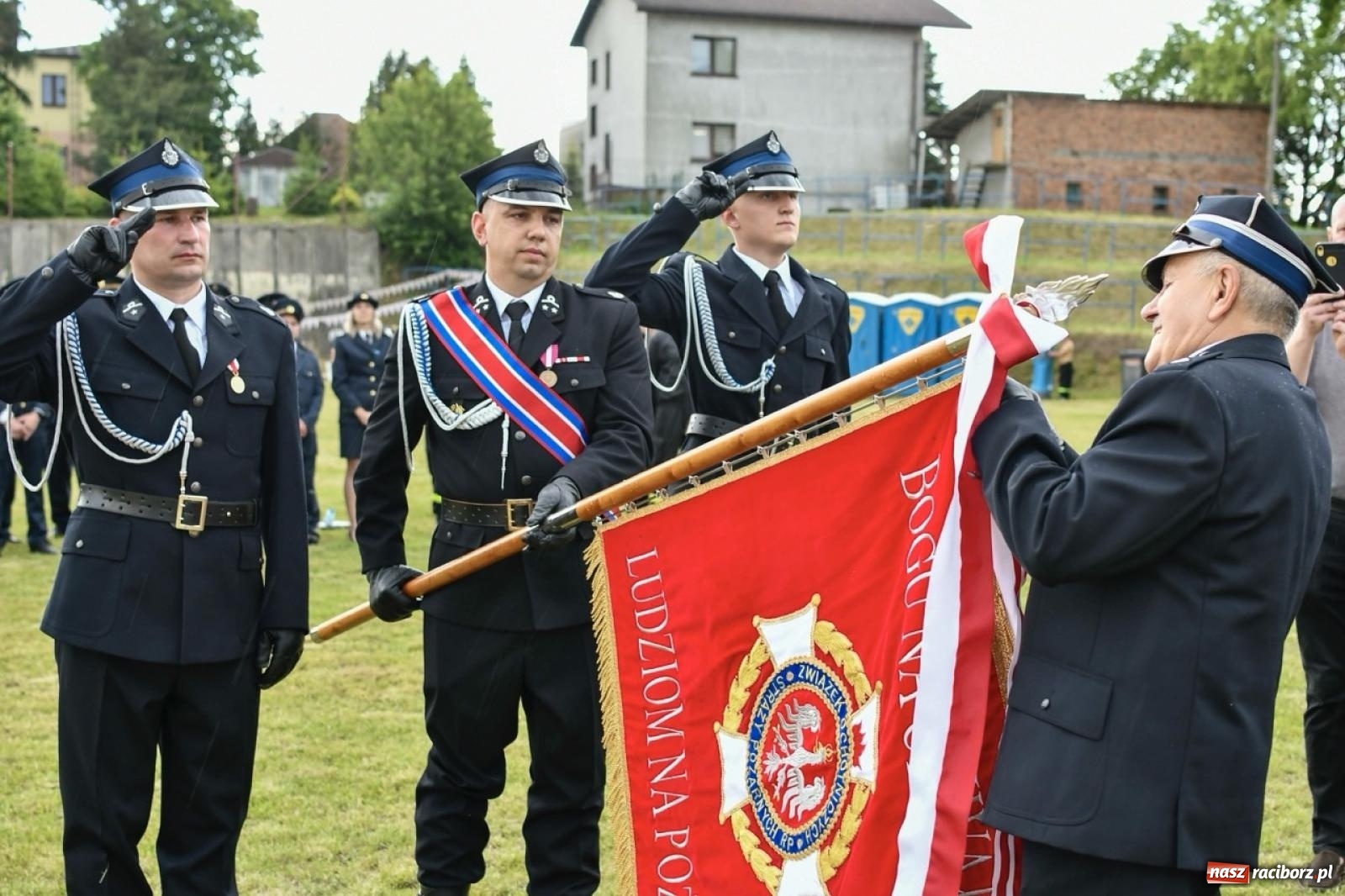 Zdjęcie w galerii na portalu naszraciborz.pl: 100 lat OSP Pogrzebień i nowy sztandar. Uroczystości z odznaczeniami i czeskim akcentem [FOTO i WIDEO] wiadomości z regionu