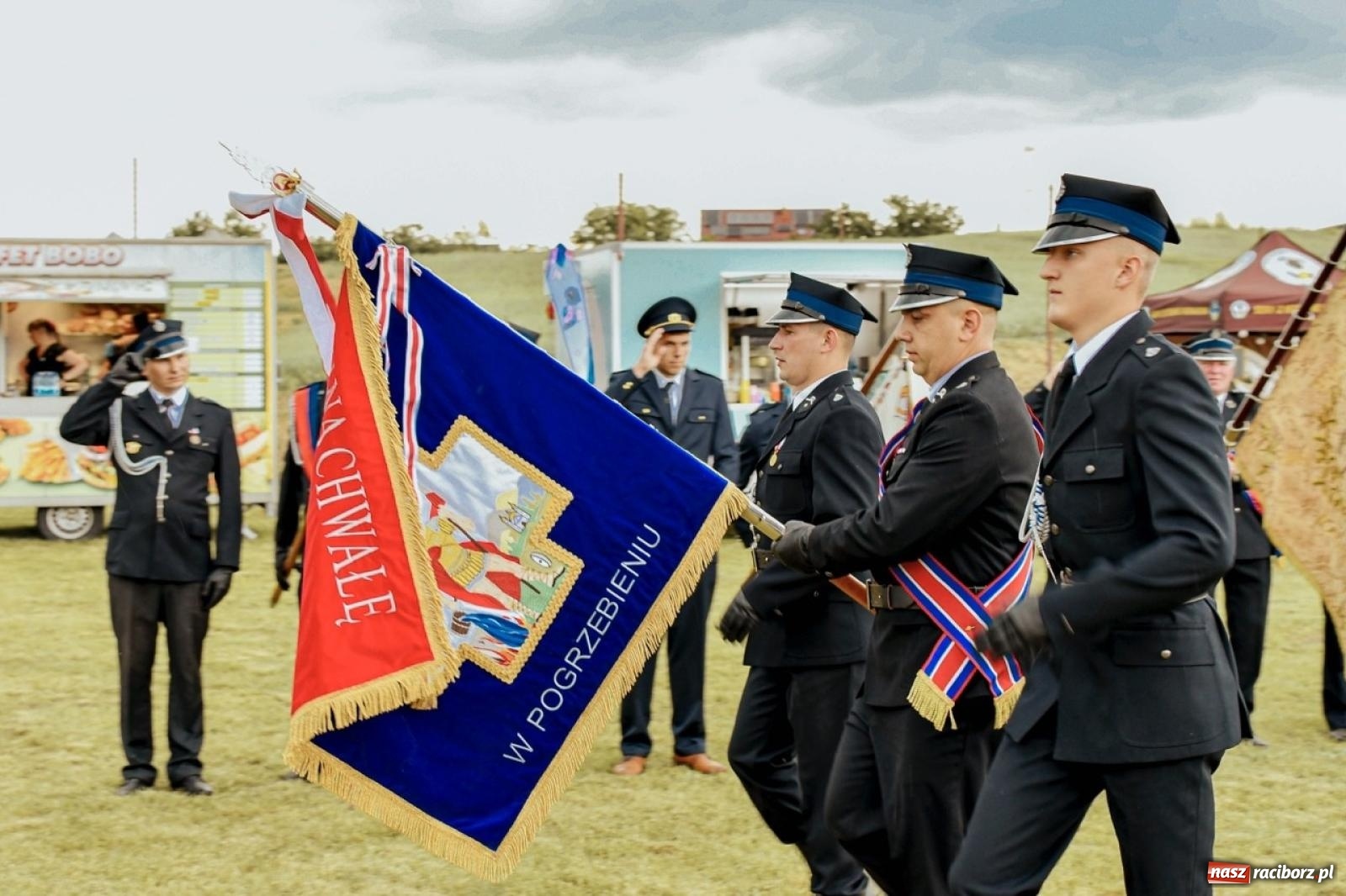 Zdjęcie w galerii na portalu naszraciborz.pl: 100 lat OSP Pogrzebień i nowy sztandar. Uroczystości z odznaczeniami i czeskim akcentem [FOTO i WIDEO] wiadomości z regionu
