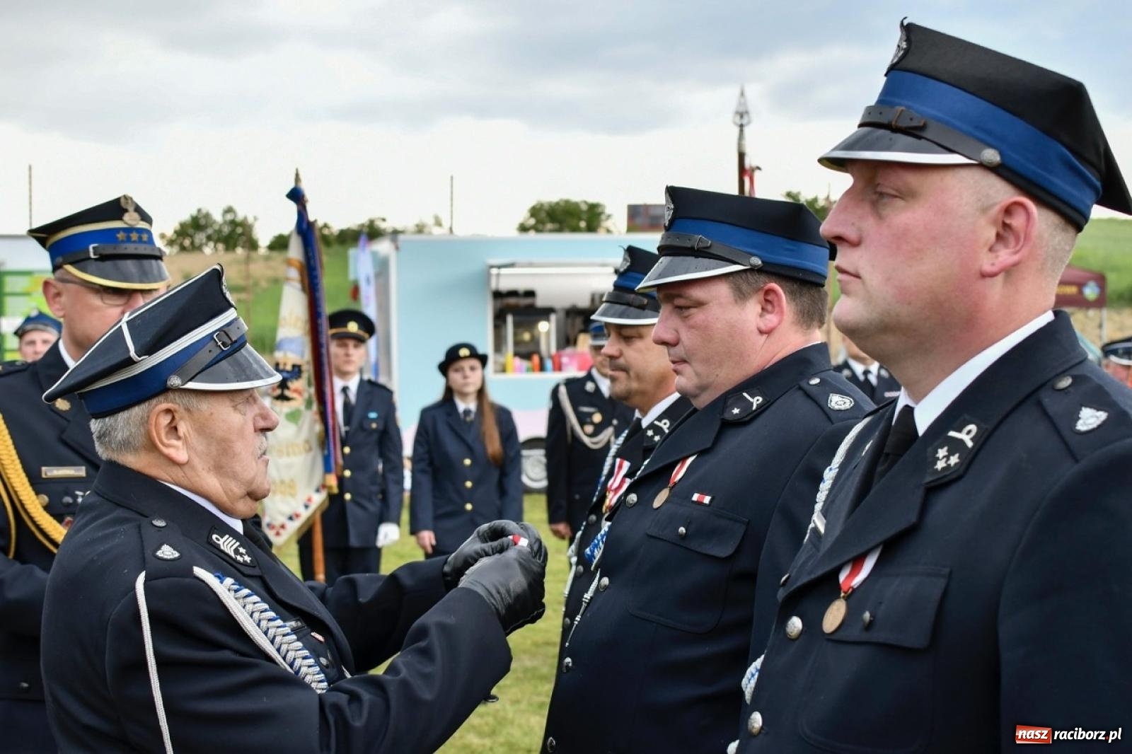 Zdjęcie w galerii na portalu naszraciborz.pl: 100 lat OSP Pogrzebień i nowy sztandar. Uroczystości z odznaczeniami i czeskim akcentem [FOTO i WIDEO] wiadomości z regionu
