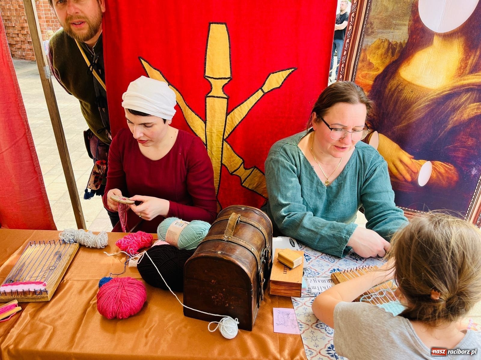 Zdjęcie w galerii na portalu naszraciborz.pl: Rycerska sobota na Zamku Piastowskim przyciągnęła tłumy  – przed nami jeszcze niedziela pełna atrakcji wiadomości z regionu