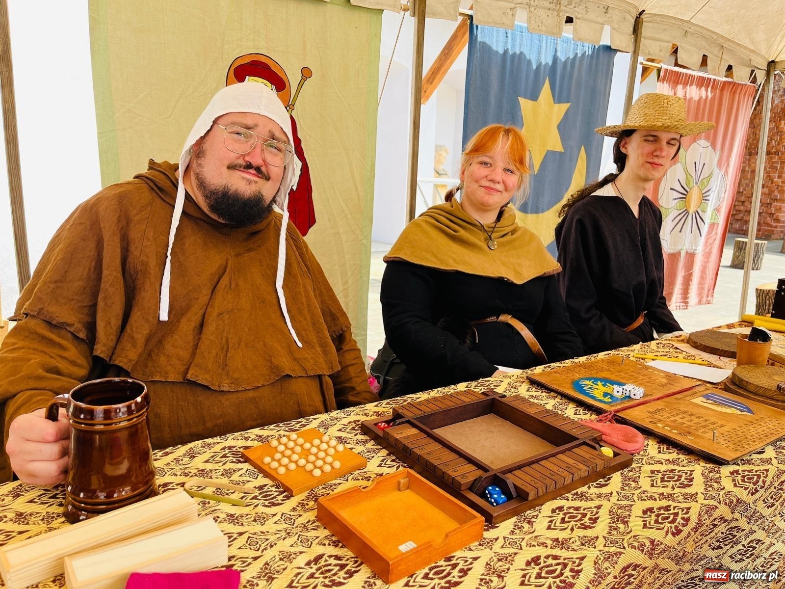 Zdjęcie w galerii na portalu naszraciborz.pl: Rycerska sobota na Zamku Piastowskim przyciągnęła tłumy  – przed nami jeszcze niedziela pełna atrakcji wiadomości z regionu