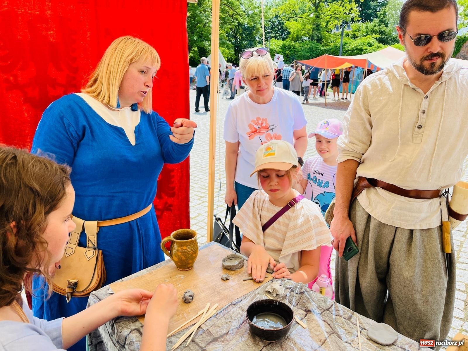 Zdjęcie w galerii na portalu naszraciborz.pl: Rycerska sobota na Zamku Piastowskim przyciągnęła tłumy  – przed nami jeszcze niedziela pełna atrakcji wiadomości z regionu
