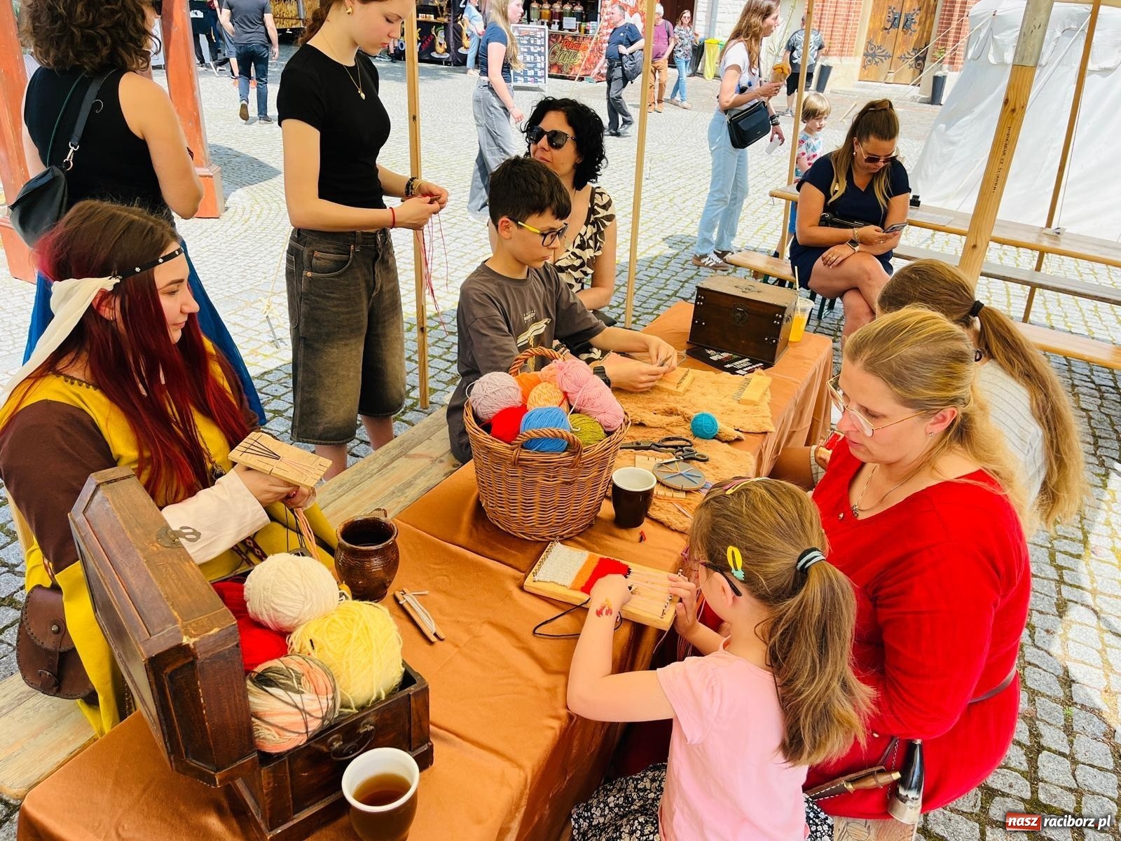 Zdjęcie w galerii na portalu naszraciborz.pl: Rycerska sobota na Zamku Piastowskim przyciągnęła tłumy  – przed nami jeszcze niedziela pełna atrakcji wiadomości z regionu