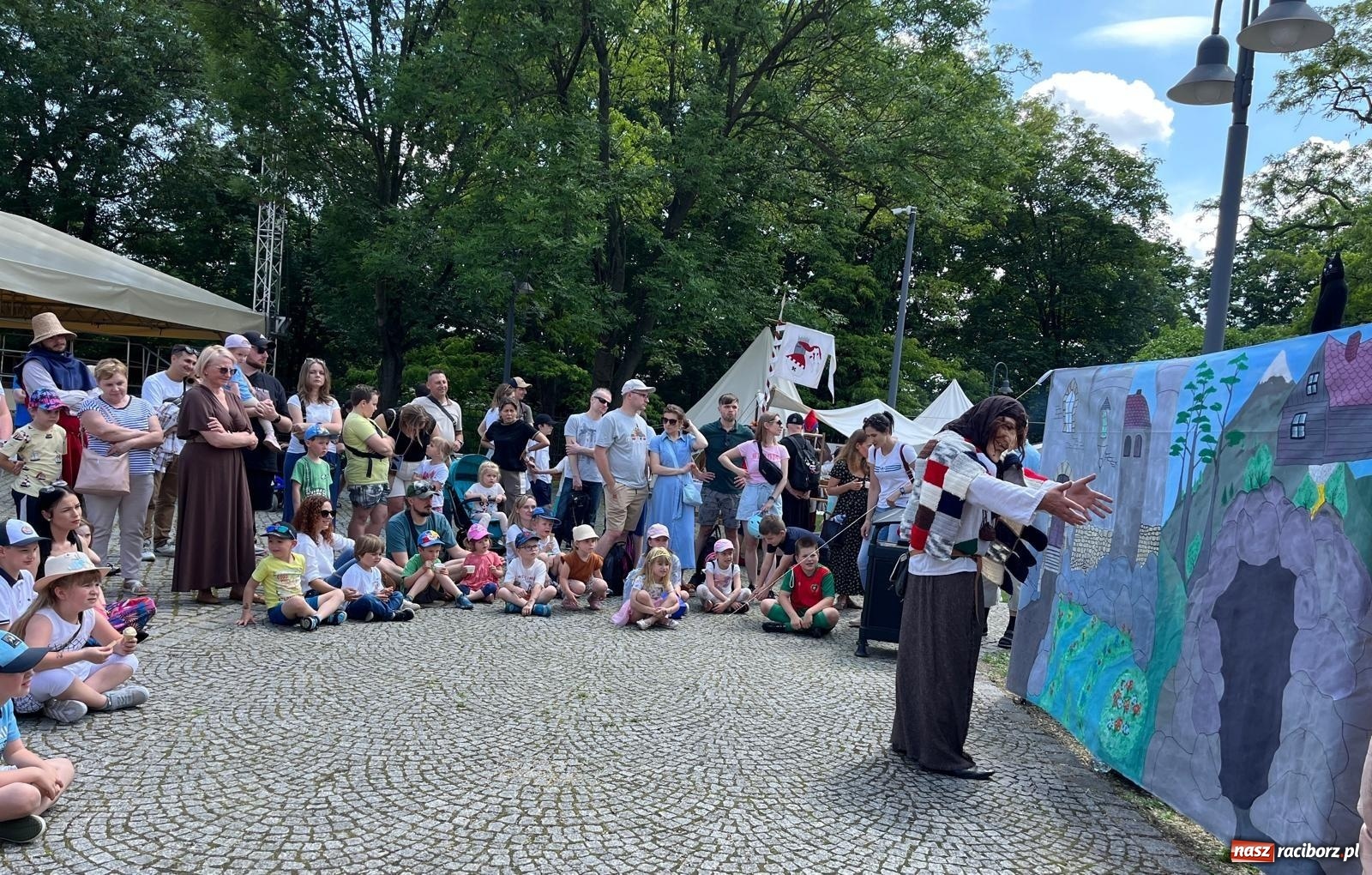 Zdjęcie w galerii na portalu naszraciborz.pl: Rycerska sobota na Zamku Piastowskim przyciągnęła tłumy  – przed nami jeszcze niedziela pełna atrakcji wiadomości z regionu