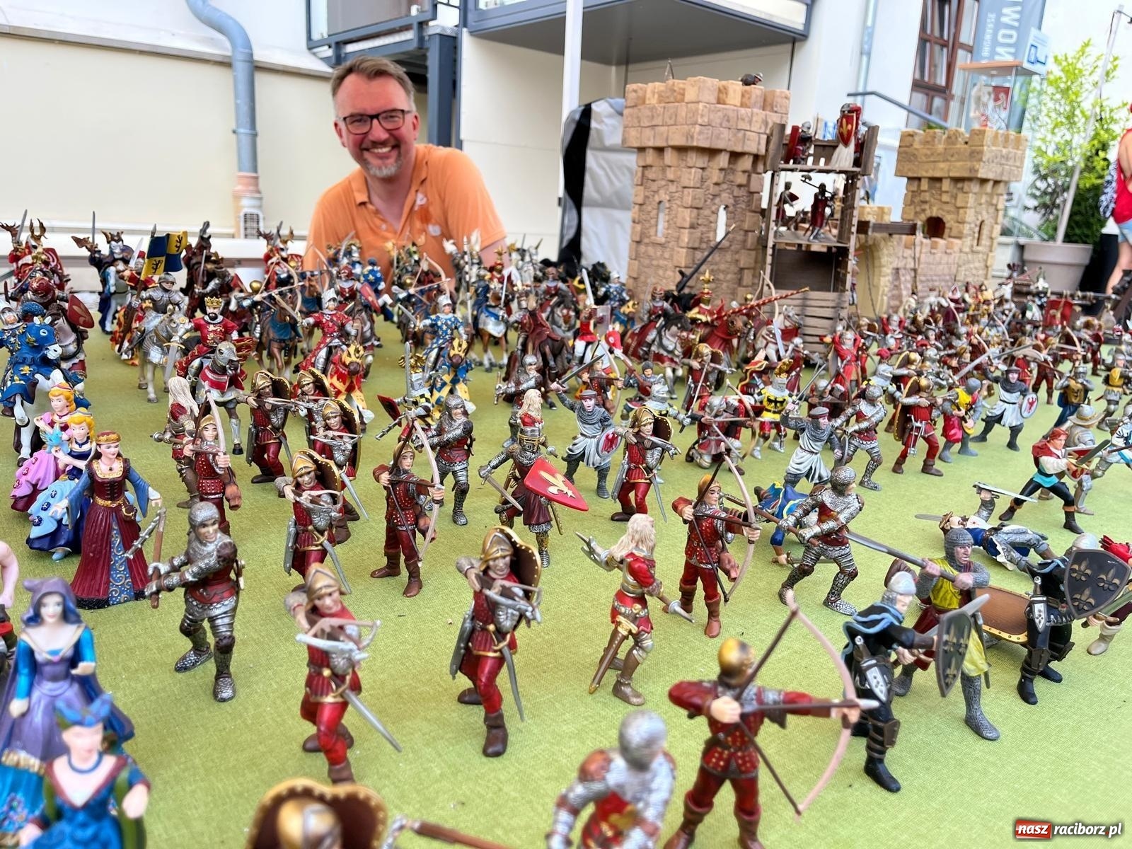 Zdjęcie w galerii na portalu naszraciborz.pl: Rycerska sobota na Zamku Piastowskim przyciągnęła tłumy  – przed nami jeszcze niedziela pełna atrakcji wiadomości z regionu