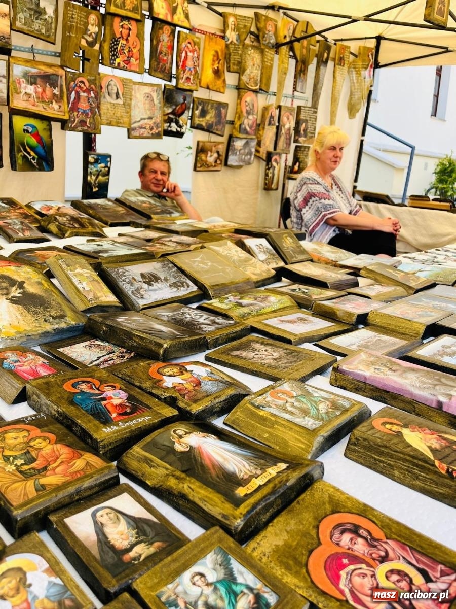 Zdjęcie w galerii na portalu naszraciborz.pl: Rycerska sobota na Zamku Piastowskim przyciągnęła tłumy  – przed nami jeszcze niedziela pełna atrakcji wiadomości z regionu