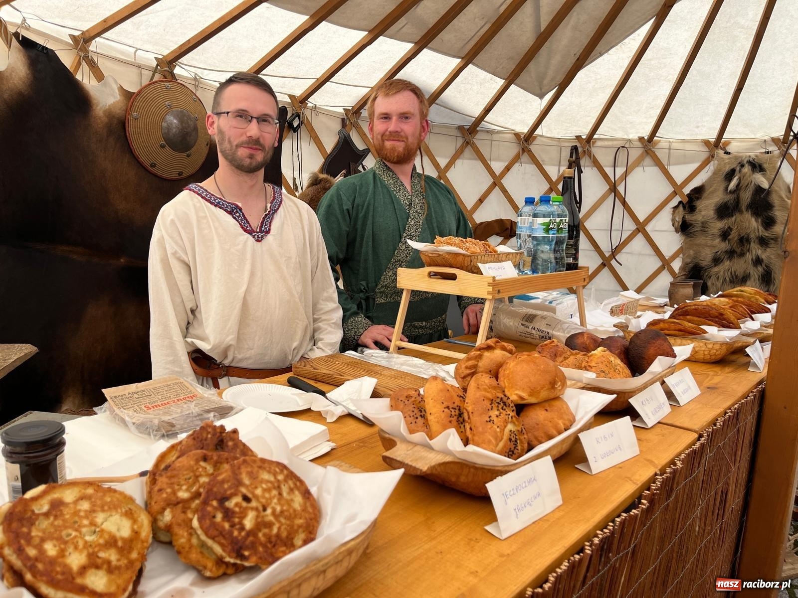 Zdjęcie w galerii na portalu naszraciborz.pl: Rycerska sobota na Zamku Piastowskim przyciągnęła tłumy  – przed nami jeszcze niedziela pełna atrakcji wiadomości z regionu