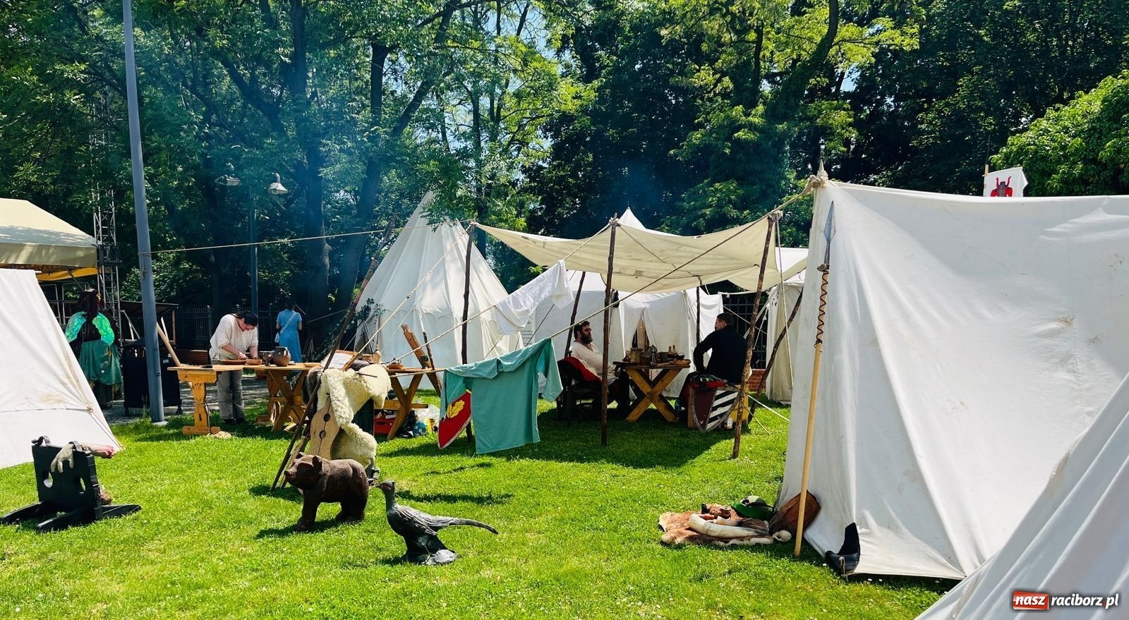 Zdjęcie w galerii na portalu naszraciborz.pl: Rycerska sobota na Zamku Piastowskim przyciągnęła tłumy  – przed nami jeszcze niedziela pełna atrakcji wiadomości z regionu