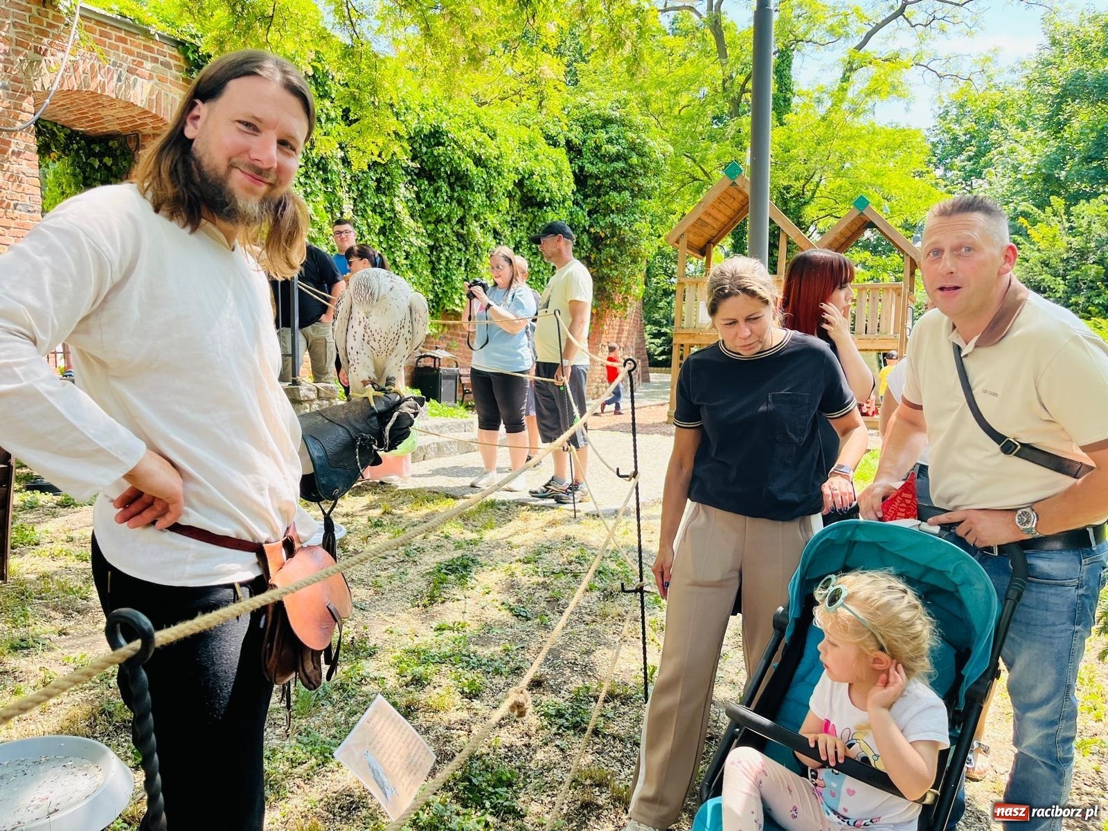 Zdjęcie w galerii na portalu naszraciborz.pl: Rycerska sobota na Zamku Piastowskim przyciągnęła tłumy  – przed nami jeszcze niedziela pełna atrakcji wiadomości z regionu