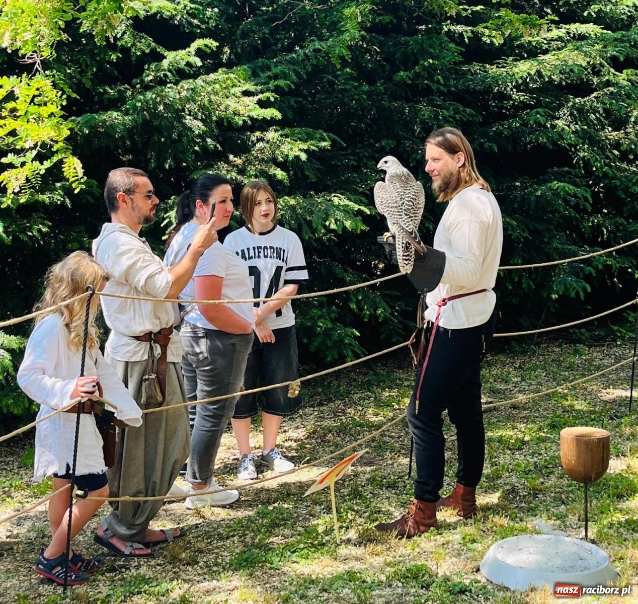 Zdjęcie w galerii na portalu naszraciborz.pl: Rycerska sobota na Zamku Piastowskim przyciągnęła tłumy  – przed nami jeszcze niedziela pełna atrakcji wiadomości z regionu