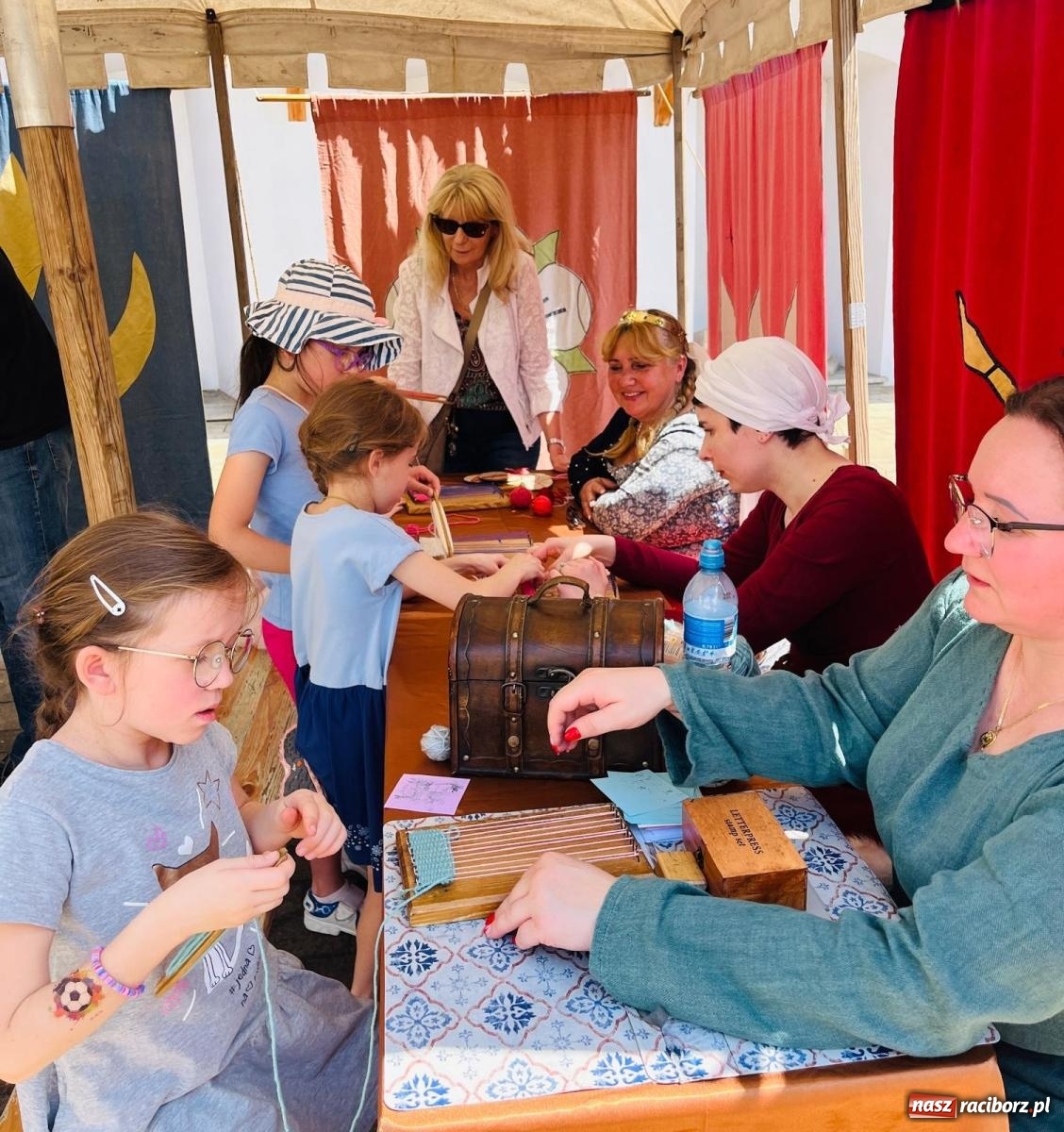 Zdjęcie w galerii na portalu naszraciborz.pl: Rycerska sobota na Zamku Piastowskim przyciągnęła tłumy  – przed nami jeszcze niedziela pełna atrakcji wiadomości z regionu