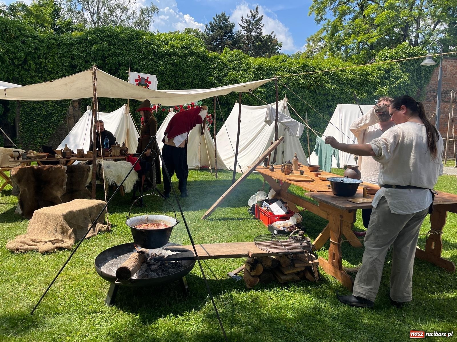 Zdjęcie w galerii na portalu naszraciborz.pl: Rycerska sobota na Zamku Piastowskim przyciągnęła tłumy  – przed nami jeszcze niedziela pełna atrakcji wiadomości z regionu