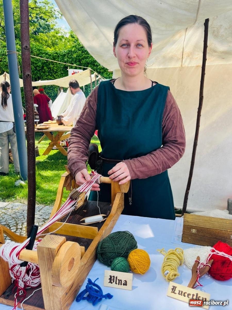 Zdjęcie w galerii na portalu naszraciborz.pl: Rycerska sobota na Zamku Piastowskim przyciągnęła tłumy  – przed nami jeszcze niedziela pełna atrakcji wiadomości z regionu