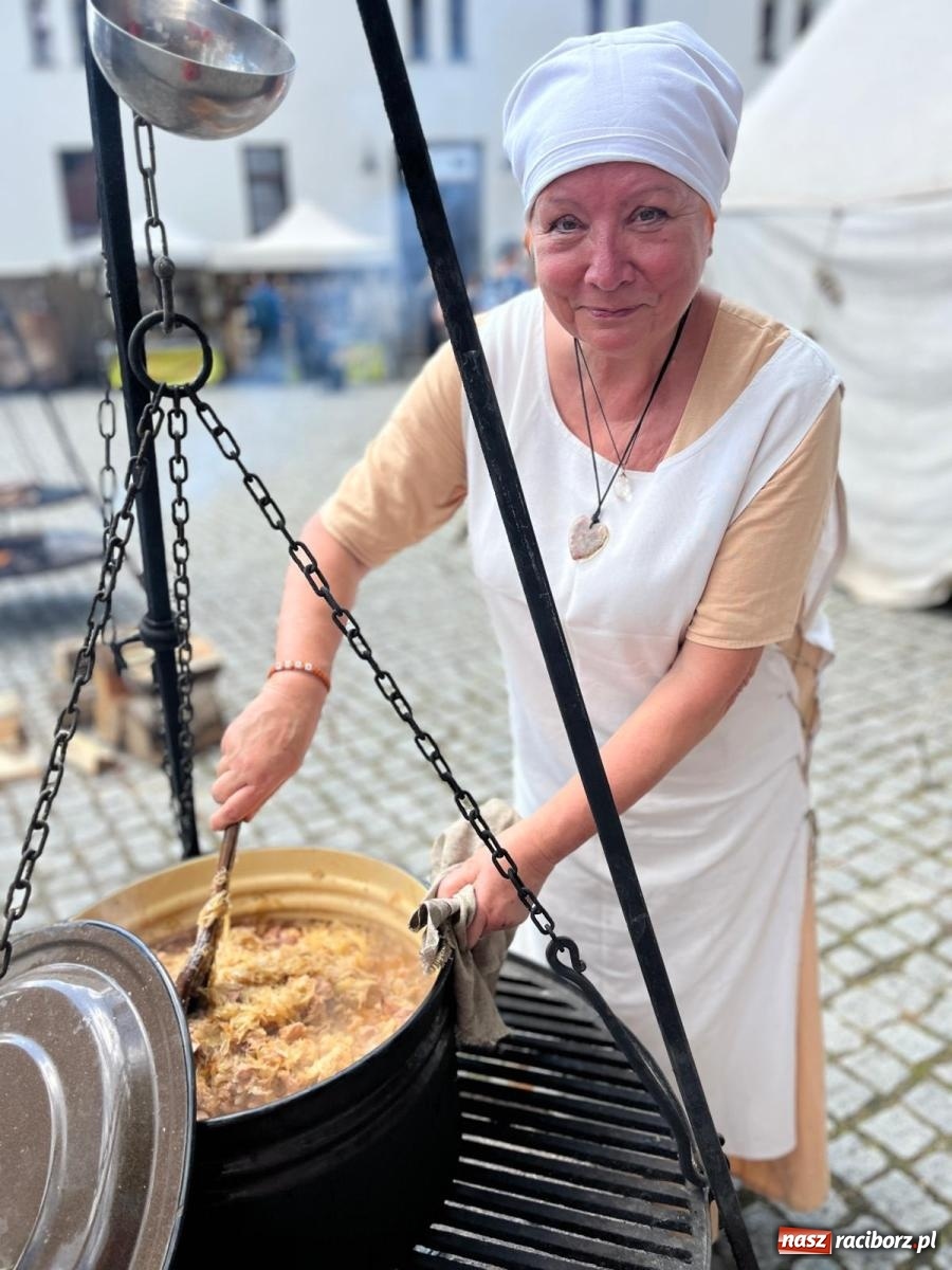 Zdjęcie w galerii na portalu naszraciborz.pl: Rycerska sobota na Zamku Piastowskim przyciągnęła tłumy  – przed nami jeszcze niedziela pełna atrakcji wiadomości z regionu