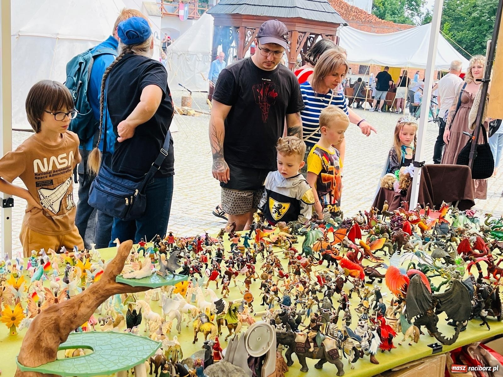 Zdjęcie w galerii na portalu naszraciborz.pl: Rycerska sobota na Zamku Piastowskim przyciągnęła tłumy  – przed nami jeszcze niedziela pełna atrakcji wiadomości z regionu