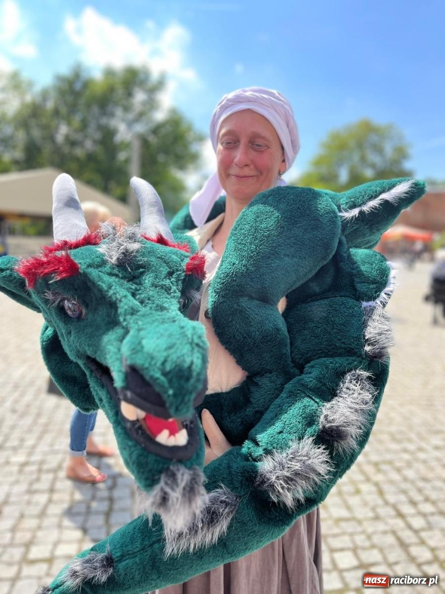 Zdjęcie w galerii na portalu naszraciborz.pl: Rycerska sobota na Zamku Piastowskim przyciągnęła tłumy  – przed nami jeszcze niedziela pełna atrakcji wiadomości z regionu