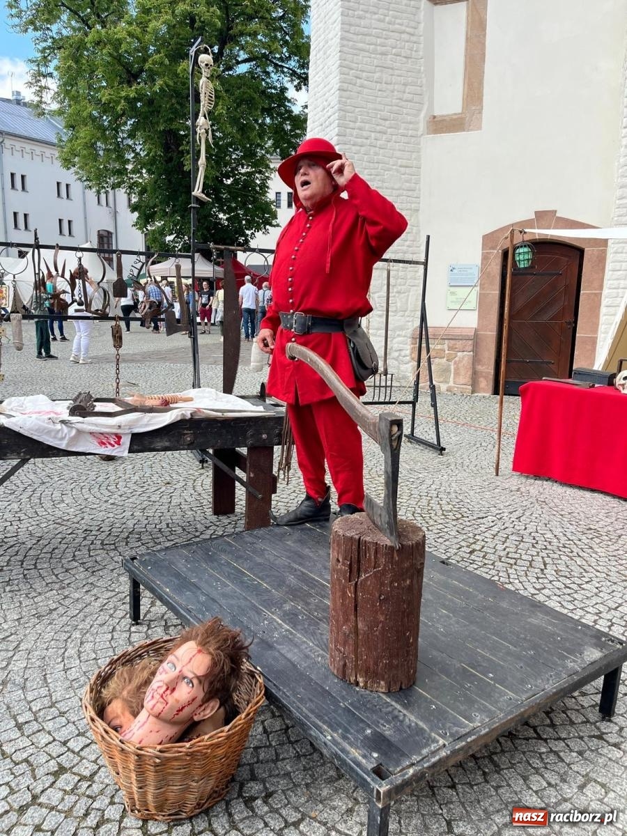 Zdjęcie w galerii na portalu naszraciborz.pl: Rycerska sobota na Zamku Piastowskim przyciągnęła tłumy  – przed nami jeszcze niedziela pełna atrakcji wiadomości z regionu