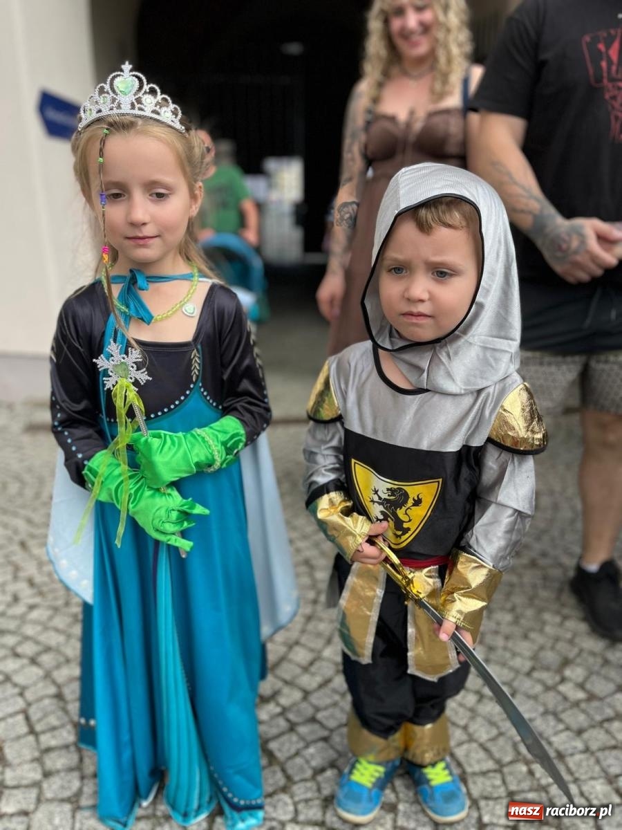 Zdjęcie w galerii na portalu naszraciborz.pl: Rycerska sobota na Zamku Piastowskim przyciągnęła tłumy  – przed nami jeszcze niedziela pełna atrakcji wiadomości z regionu