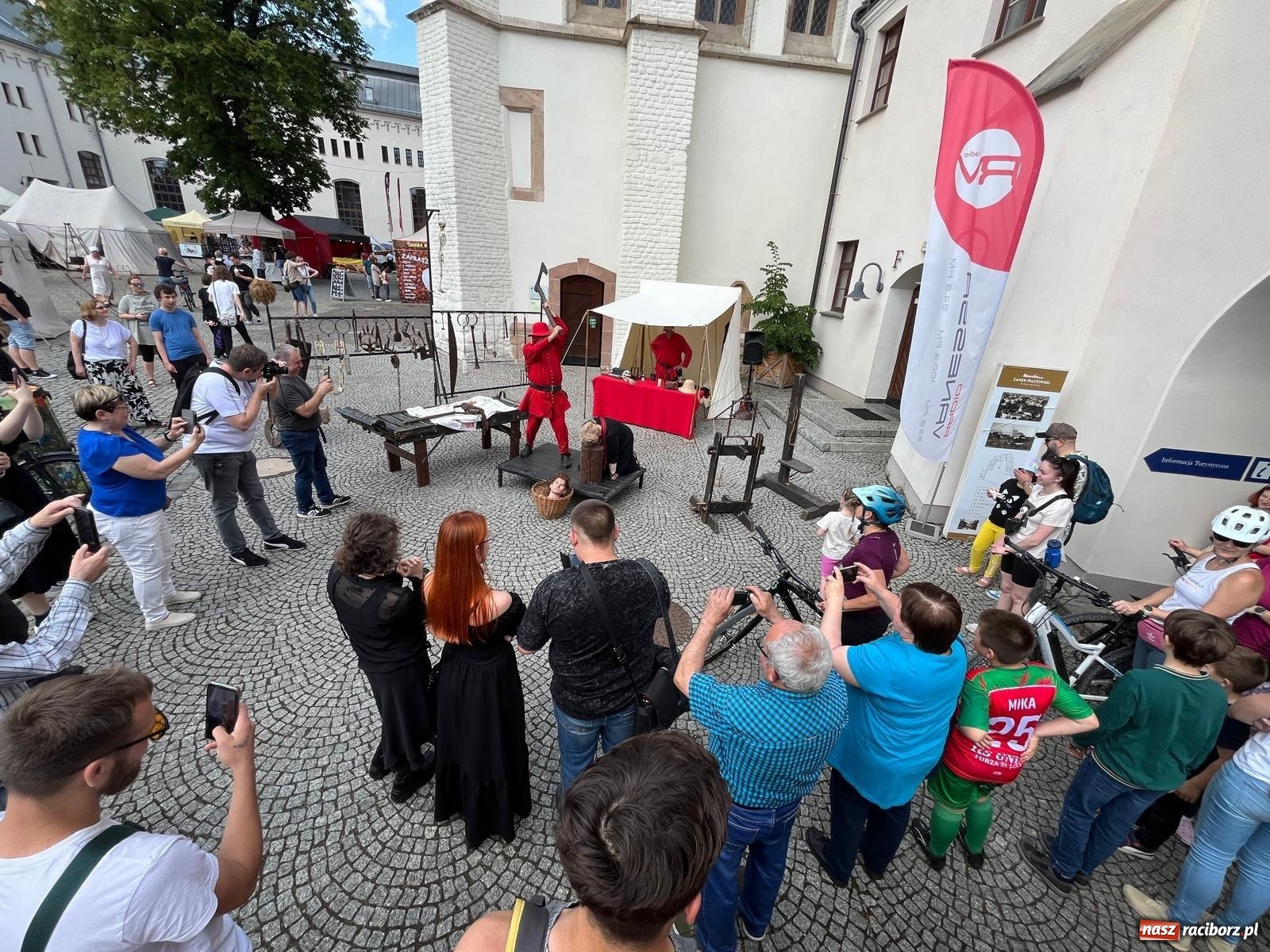 Zdjęcie w galerii na portalu naszraciborz.pl: Rycerska sobota na Zamku Piastowskim przyciągnęła tłumy  – przed nami jeszcze niedziela pełna atrakcji wiadomości z regionu
