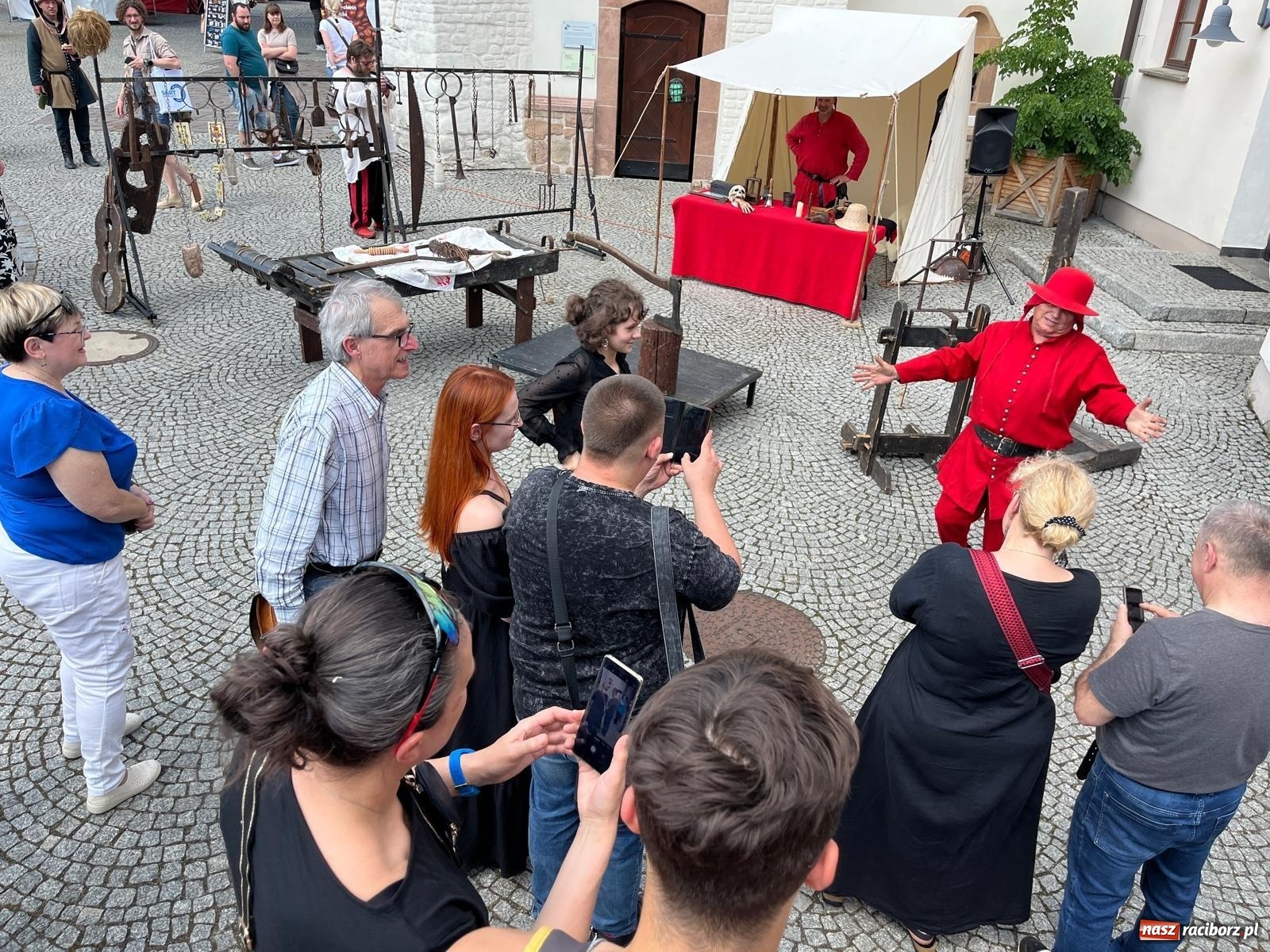 Zdjęcie w galerii na portalu naszraciborz.pl: Rycerska sobota na Zamku Piastowskim przyciągnęła tłumy  – przed nami jeszcze niedziela pełna atrakcji wiadomości z regionu