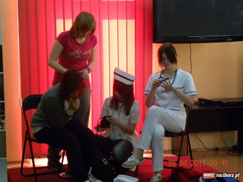 Zdjęcie w galerii na portalu naszraciborz.pl: Świat do góry nogami, czyli... wiadomości z regionu