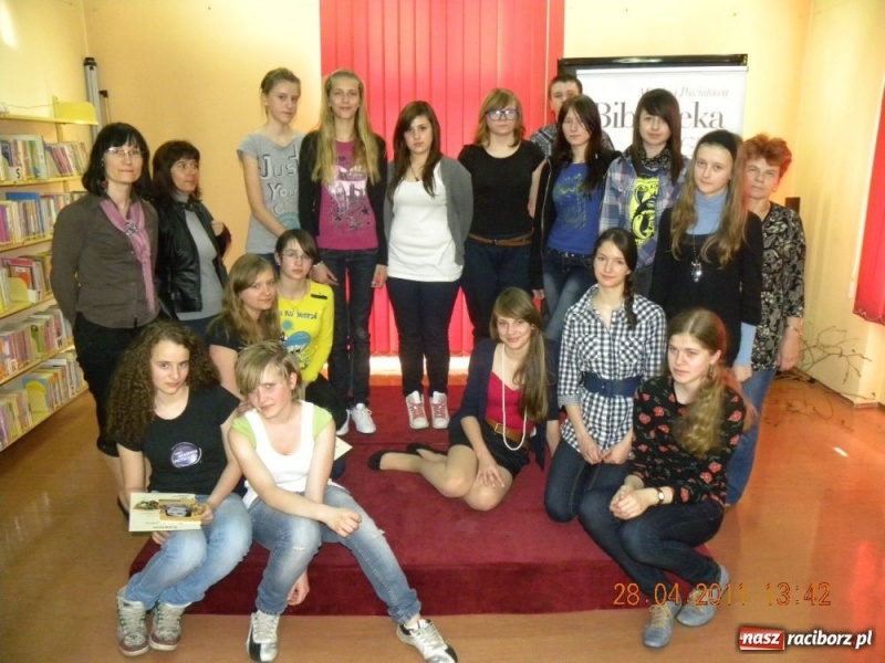 Zdjęcie w galerii na portalu naszraciborz.pl: Świat do góry nogami, czyli... wiadomości z regionu