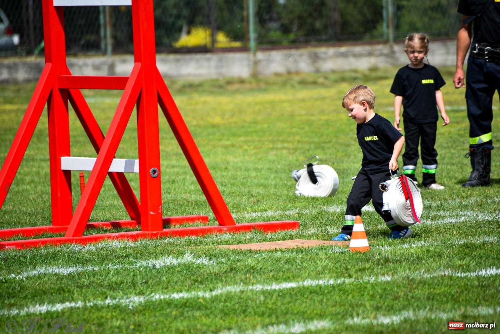 Zdjęcie w galerii na portalu naszraciborz.pl: Zawody sportowo-pożarnicze w Górkach Śląskich. Strażacka rywalizacja mimo kapryśnej pogody wiadomości z regionu