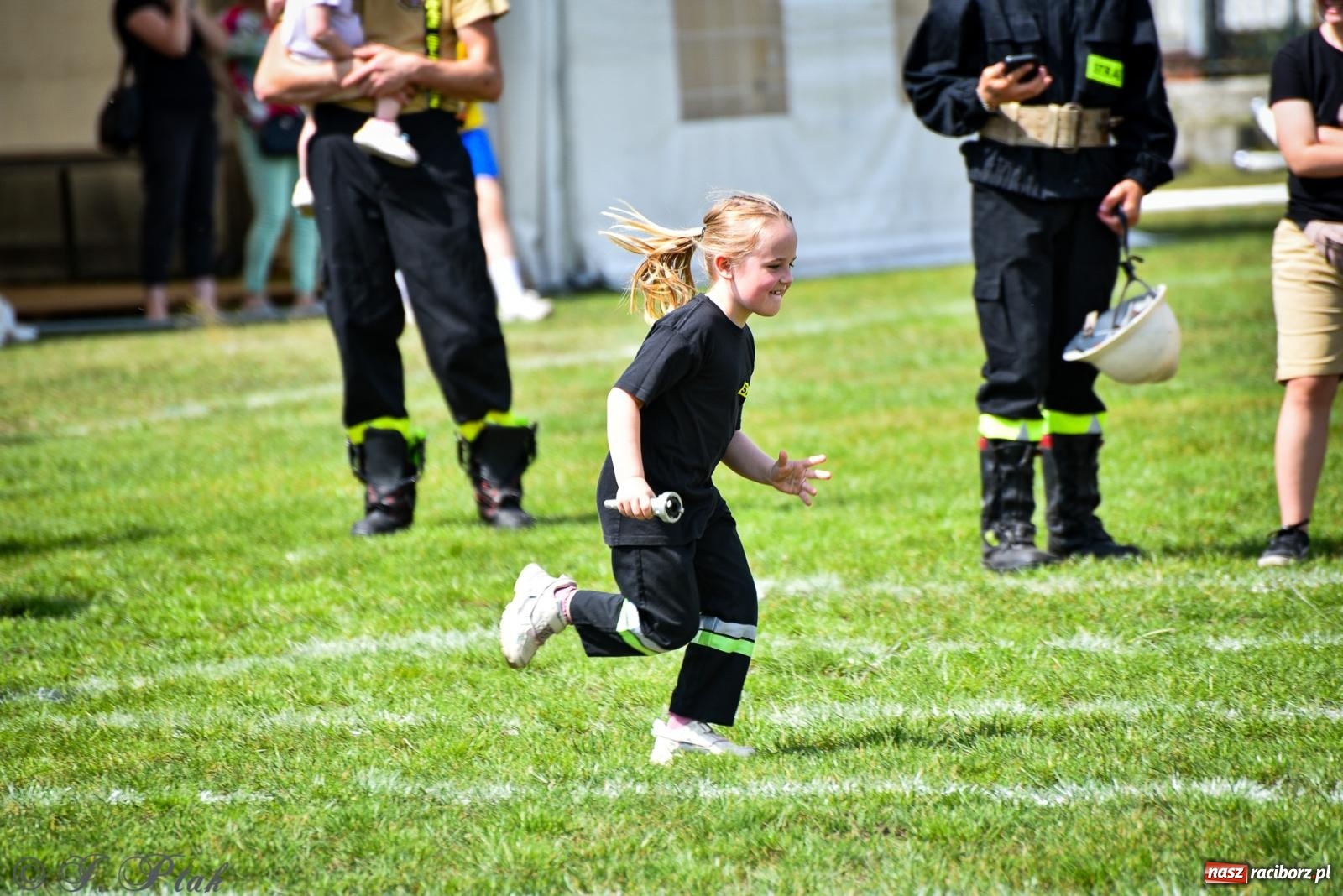 Zdjęcie w galerii na portalu naszraciborz.pl: Zawody sportowo-pożarnicze w Górkach Śląskich. Strażacka rywalizacja mimo kapryśnej pogody wiadomości z regionu