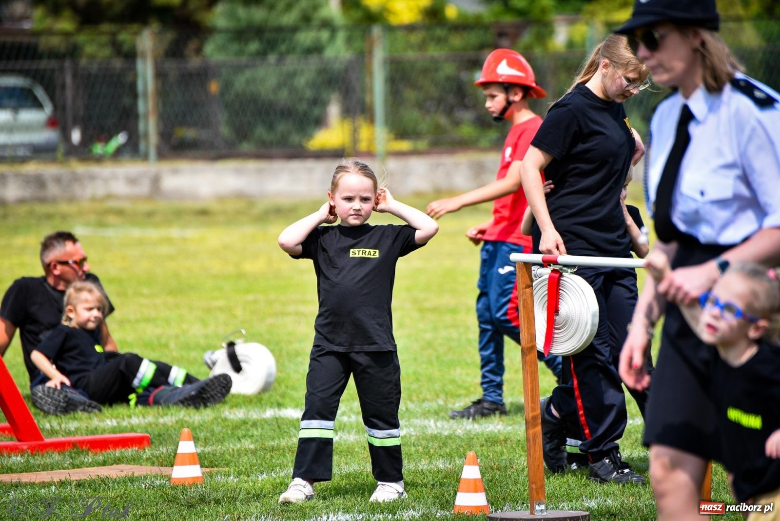 Zdjęcie w galerii na portalu naszraciborz.pl: Zawody sportowo-pożarnicze w Górkach Śląskich. Strażacka rywalizacja mimo kapryśnej pogody wiadomości z regionu