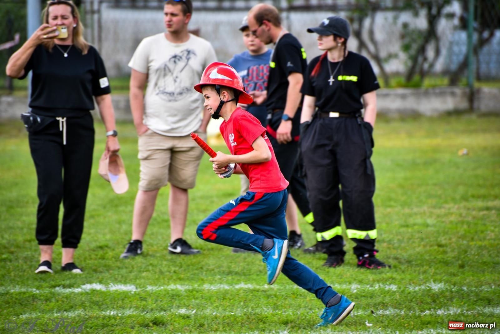 Zdjęcie w galerii na portalu naszraciborz.pl: Zawody sportowo-pożarnicze w Górkach Śląskich. Strażacka rywalizacja mimo kapryśnej pogody wiadomości z regionu