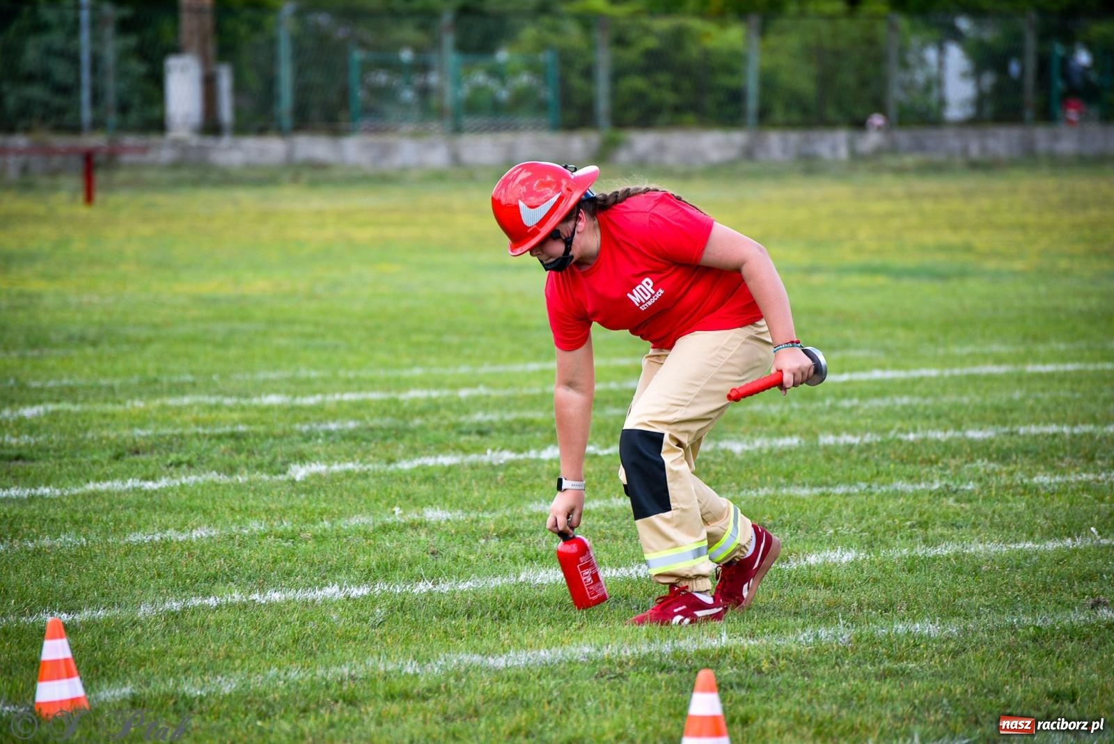 Zdjęcie w galerii na portalu naszraciborz.pl: Zawody sportowo-pożarnicze w Górkach Śląskich. Strażacka rywalizacja mimo kapryśnej pogody wiadomości z regionu