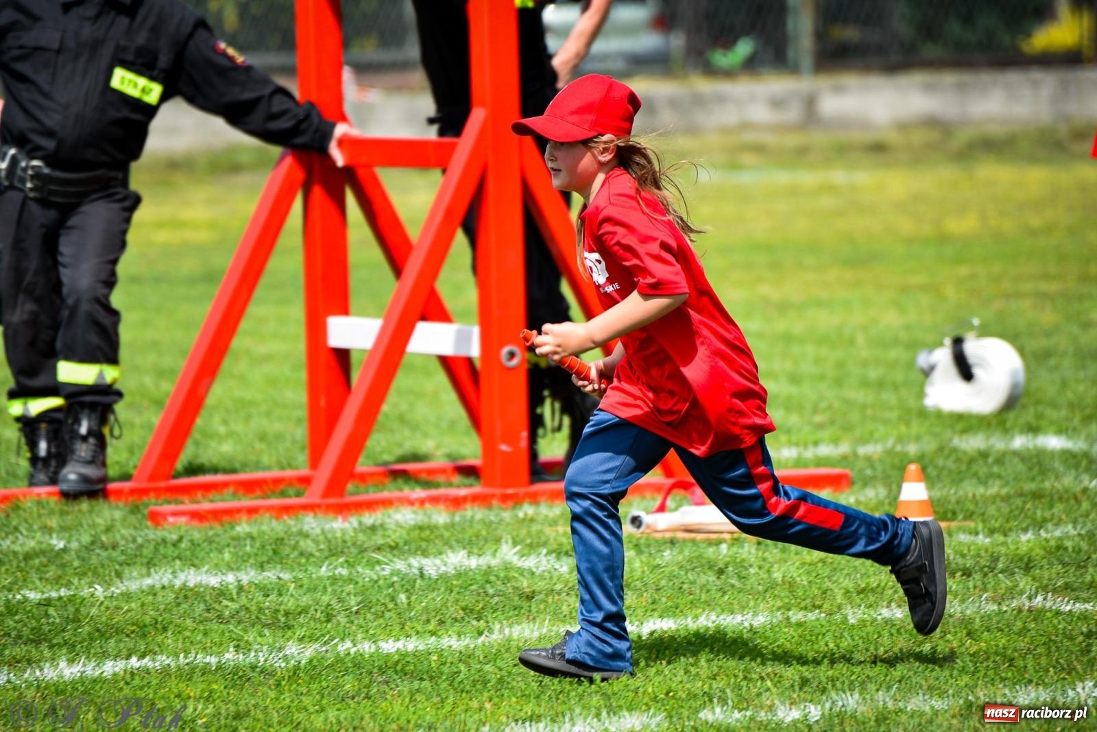 Zdjęcie w galerii na portalu naszraciborz.pl: Zawody sportowo-pożarnicze w Górkach Śląskich. Strażacka rywalizacja mimo kapryśnej pogody wiadomości z regionu