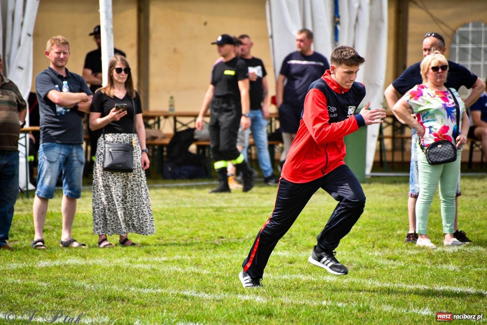 Zdjęcie w galerii na portalu naszraciborz.pl: Zawody sportowo-pożarnicze w Górkach Śląskich. Strażacka rywalizacja mimo kapryśnej pogody wiadomości z regionu