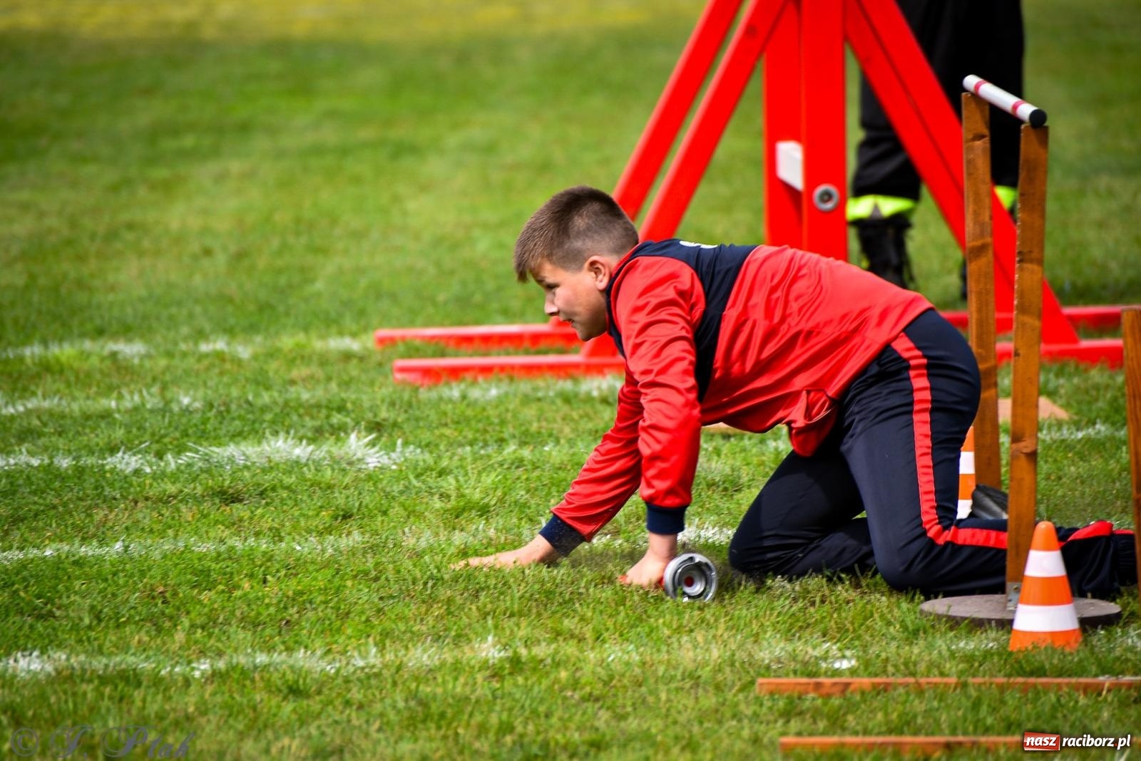 Zdjęcie w galerii na portalu naszraciborz.pl: Zawody sportowo-pożarnicze w Górkach Śląskich. Strażacka rywalizacja mimo kapryśnej pogody wiadomości z regionu