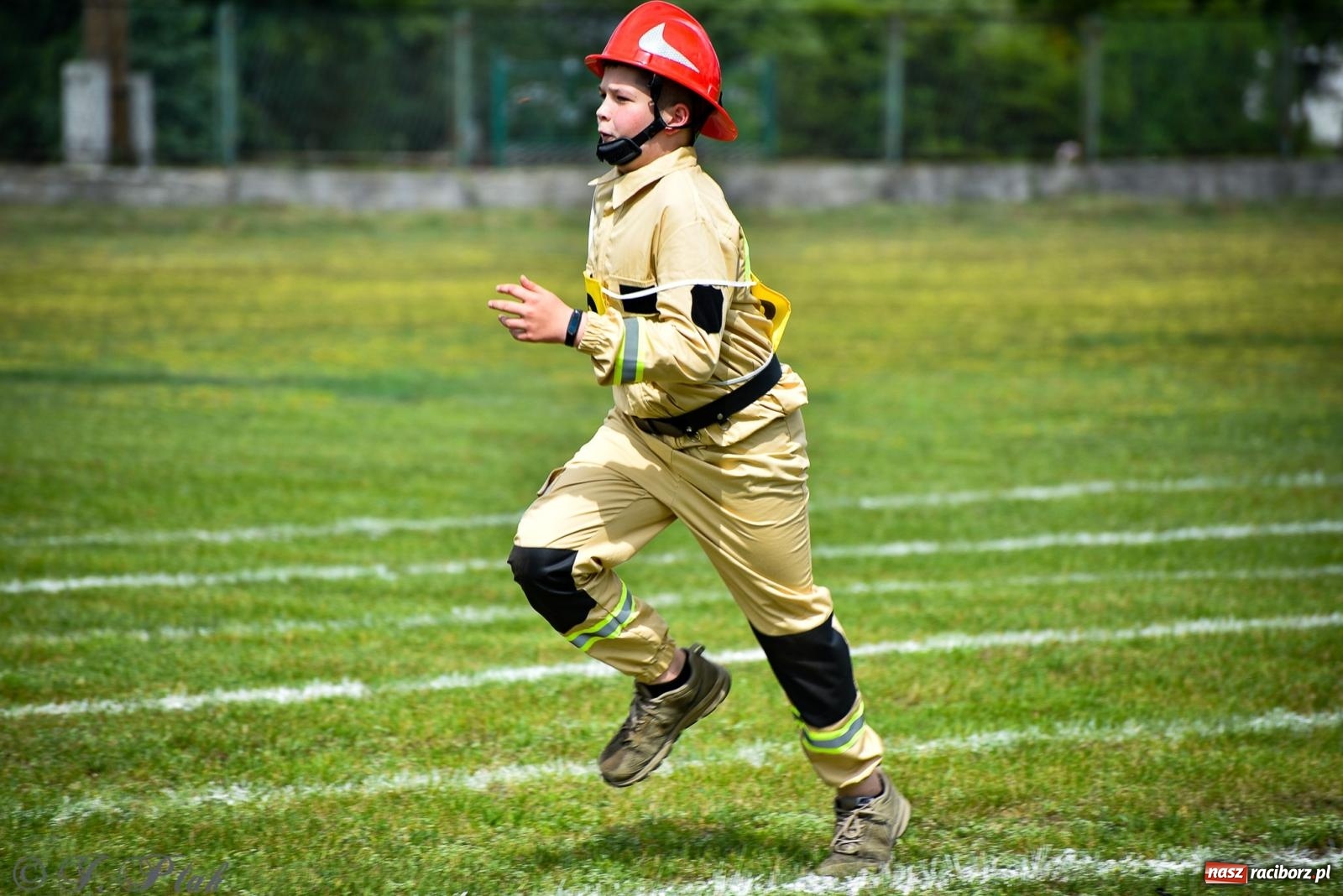 Zdjęcie w galerii na portalu naszraciborz.pl: Zawody sportowo-pożarnicze w Górkach Śląskich. Strażacka rywalizacja mimo kapryśnej pogody wiadomości z regionu