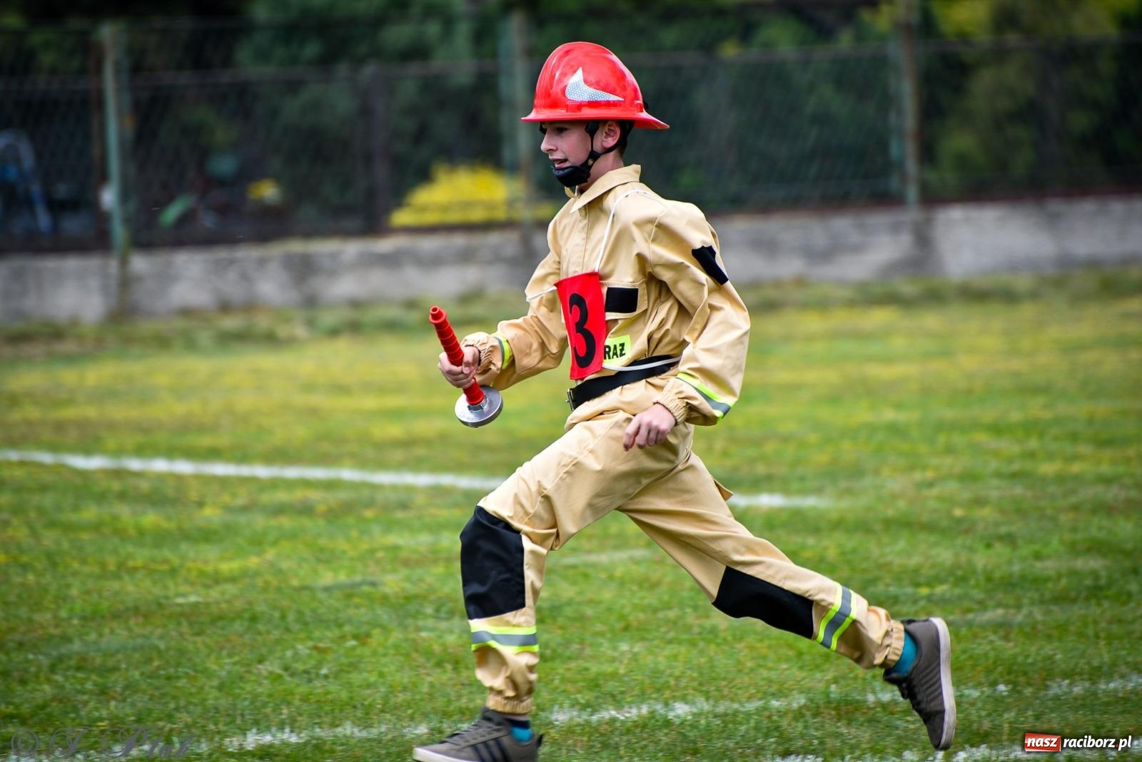 Zdjęcie w galerii na portalu naszraciborz.pl: Zawody sportowo-pożarnicze w Górkach Śląskich. Strażacka rywalizacja mimo kapryśnej pogody wiadomości z regionu