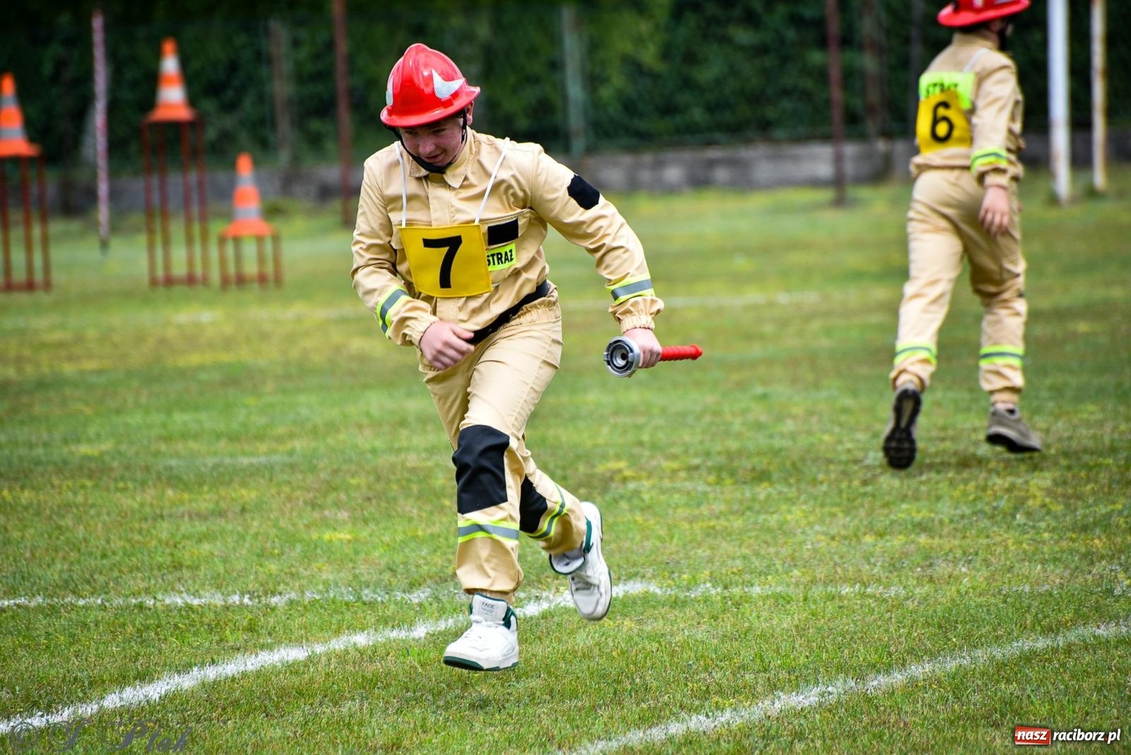Zdjęcie w galerii na portalu naszraciborz.pl: Zawody sportowo-pożarnicze w Górkach Śląskich. Strażacka rywalizacja mimo kapryśnej pogody wiadomości z regionu