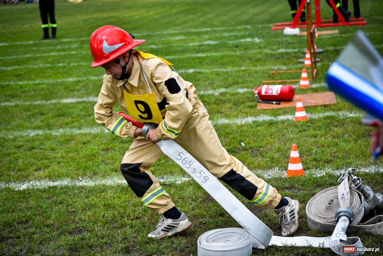 Zdjęcie w galerii na portalu naszraciborz.pl: Zawody sportowo-pożarnicze w Górkach Śląskich. Strażacka rywalizacja mimo kapryśnej pogody wiadomości z regionu
